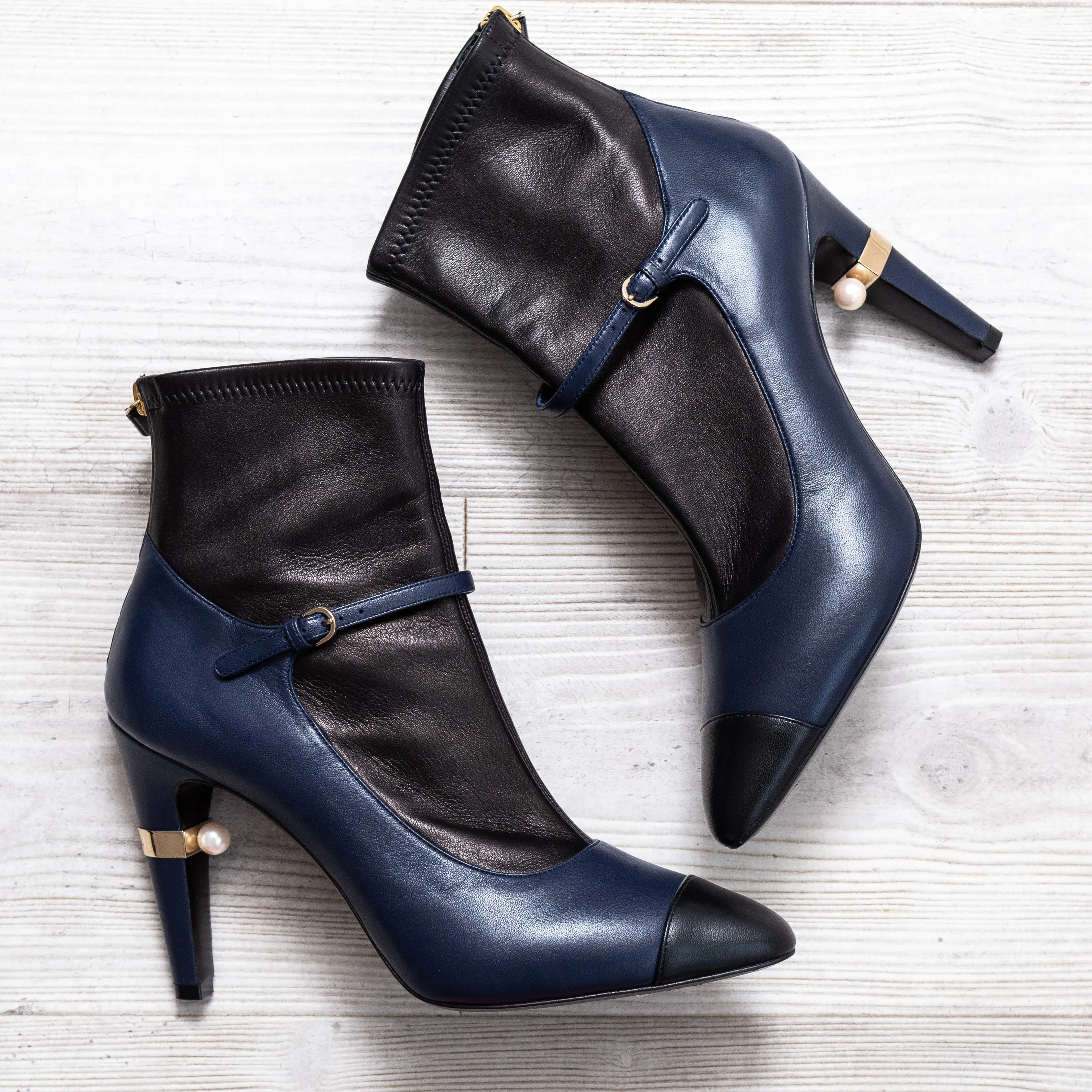Chanel Black And Blue Leather Ankle  Boots Size 40