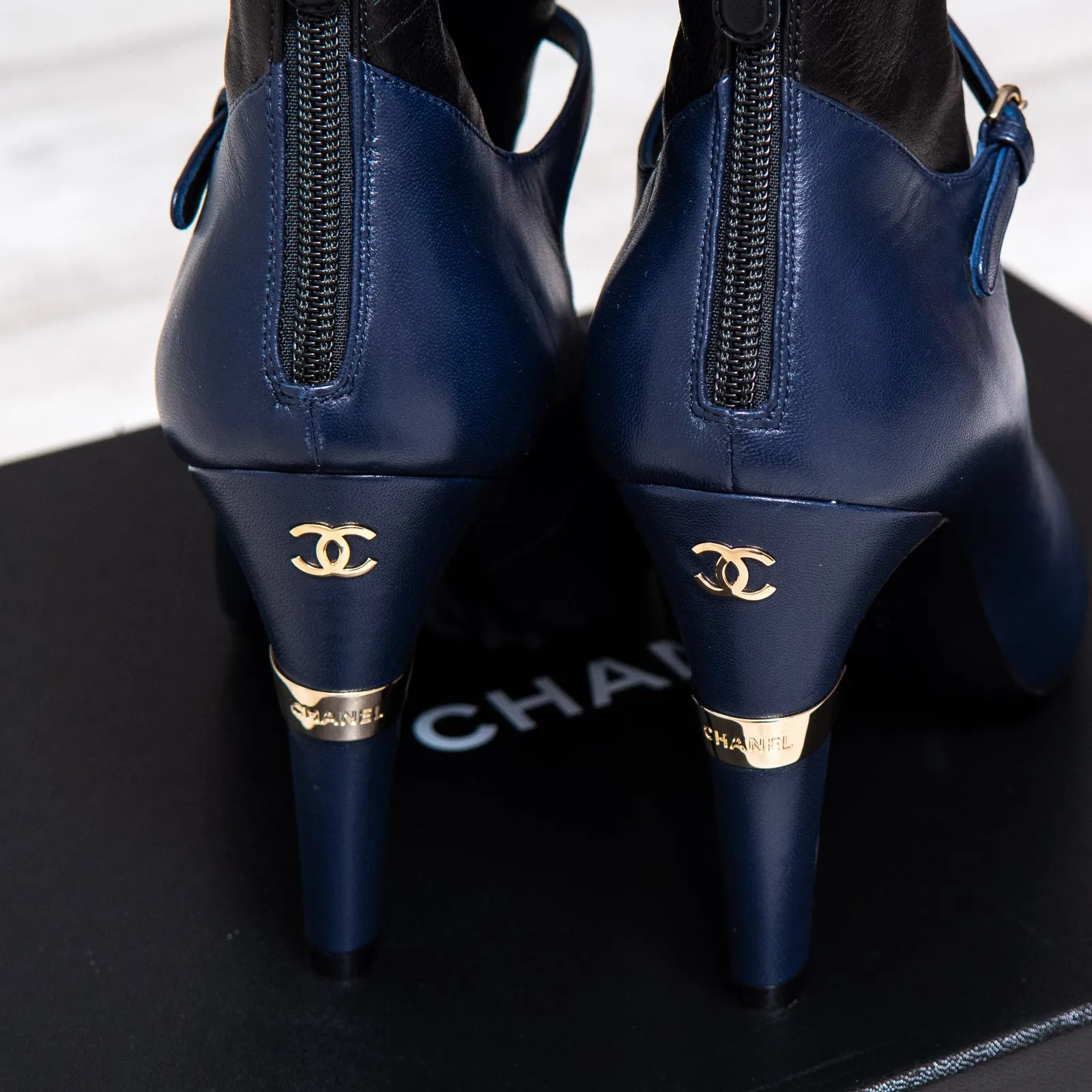 Chanel Black And Blue Leather Ankle  Boots Size 40