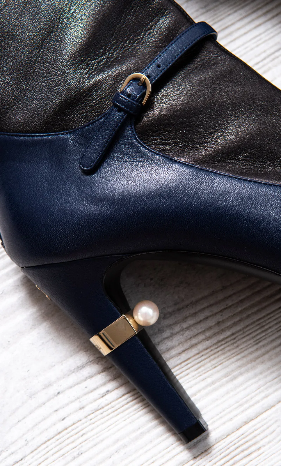 Chanel Black And Blue Leather Ankle  Boots Size 40