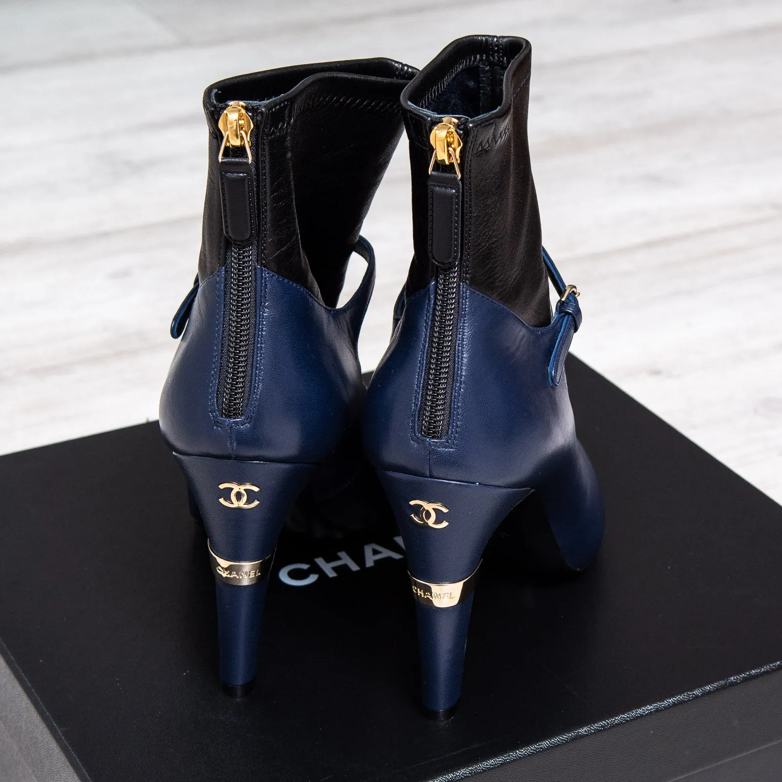 Chanel Black And Blue Leather Ankle  Boots Size 40