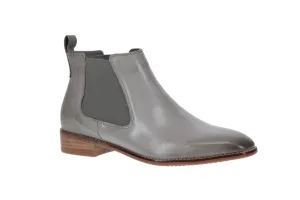 CHELSEA BOOTS