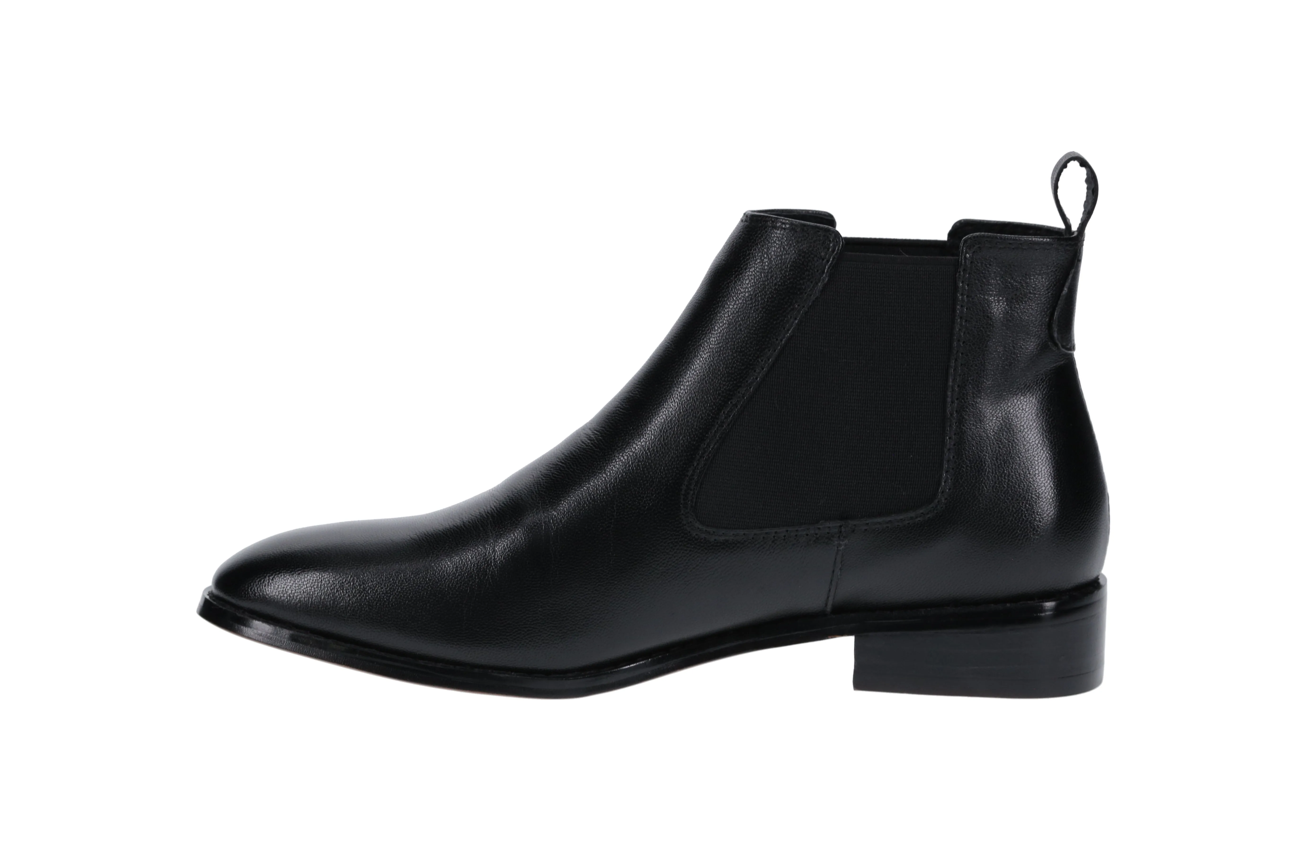 CHELSEA BOOTS