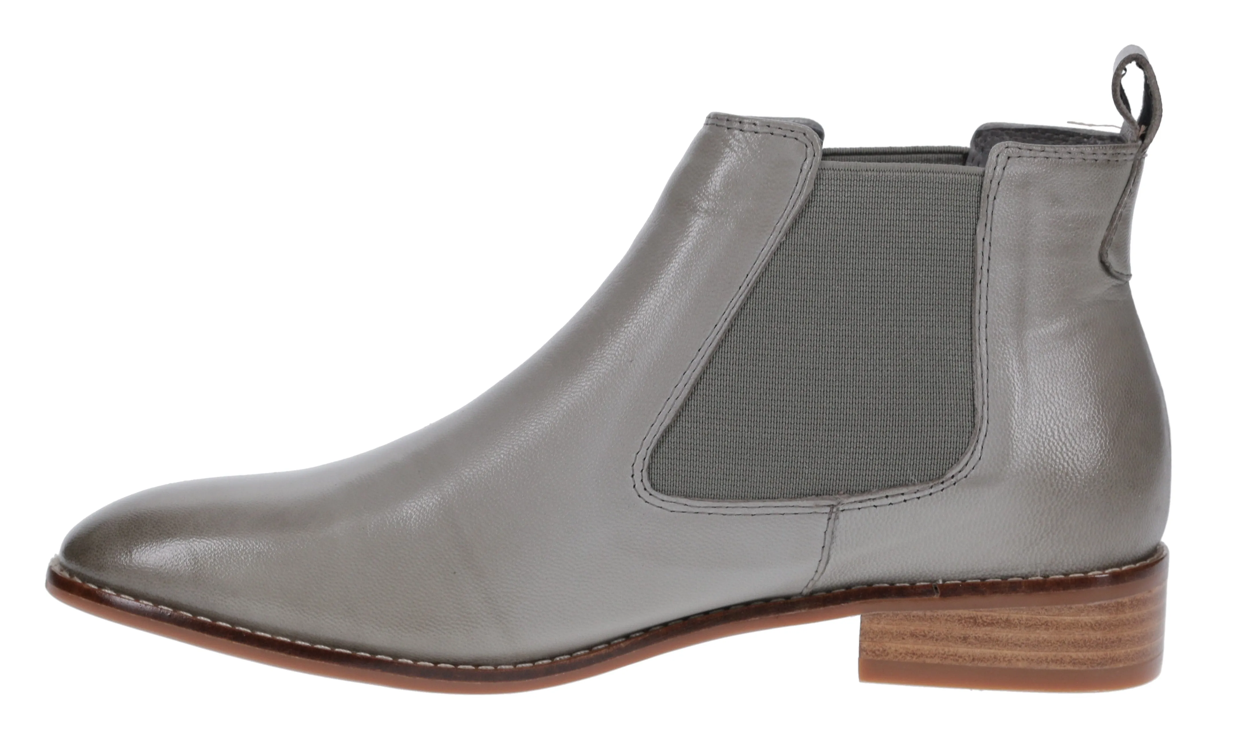 CHELSEA BOOTS