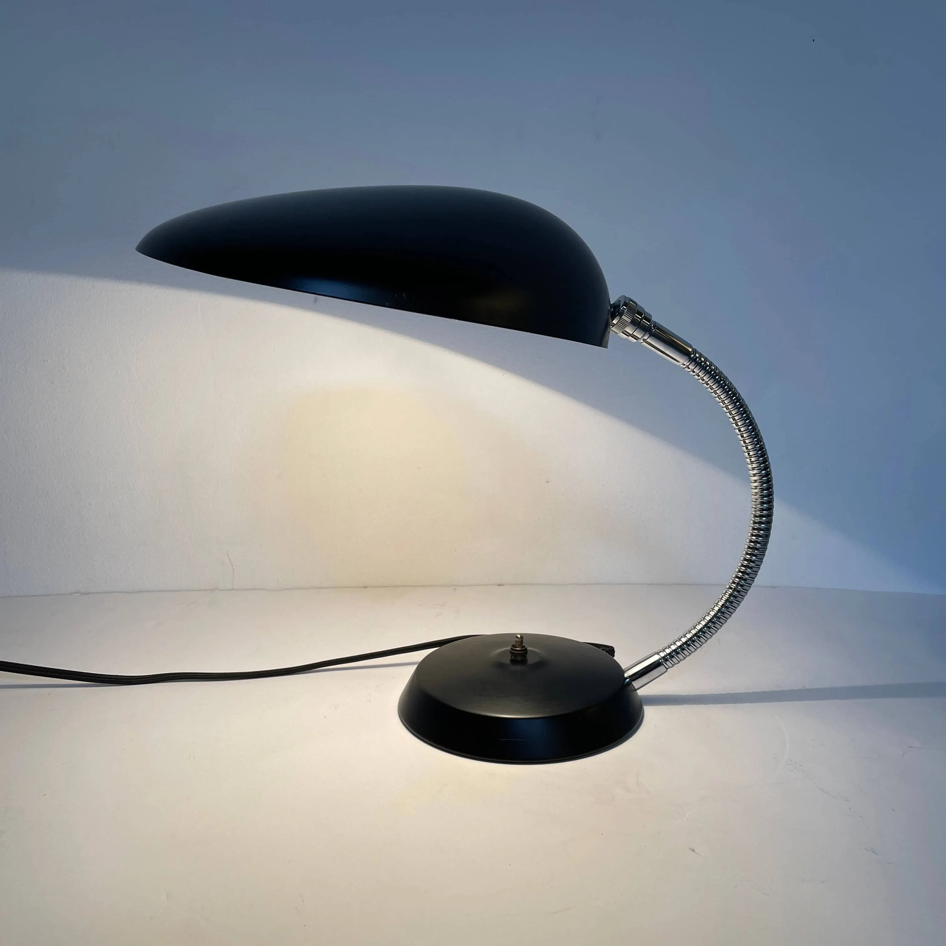 Cobra Desk Lamp