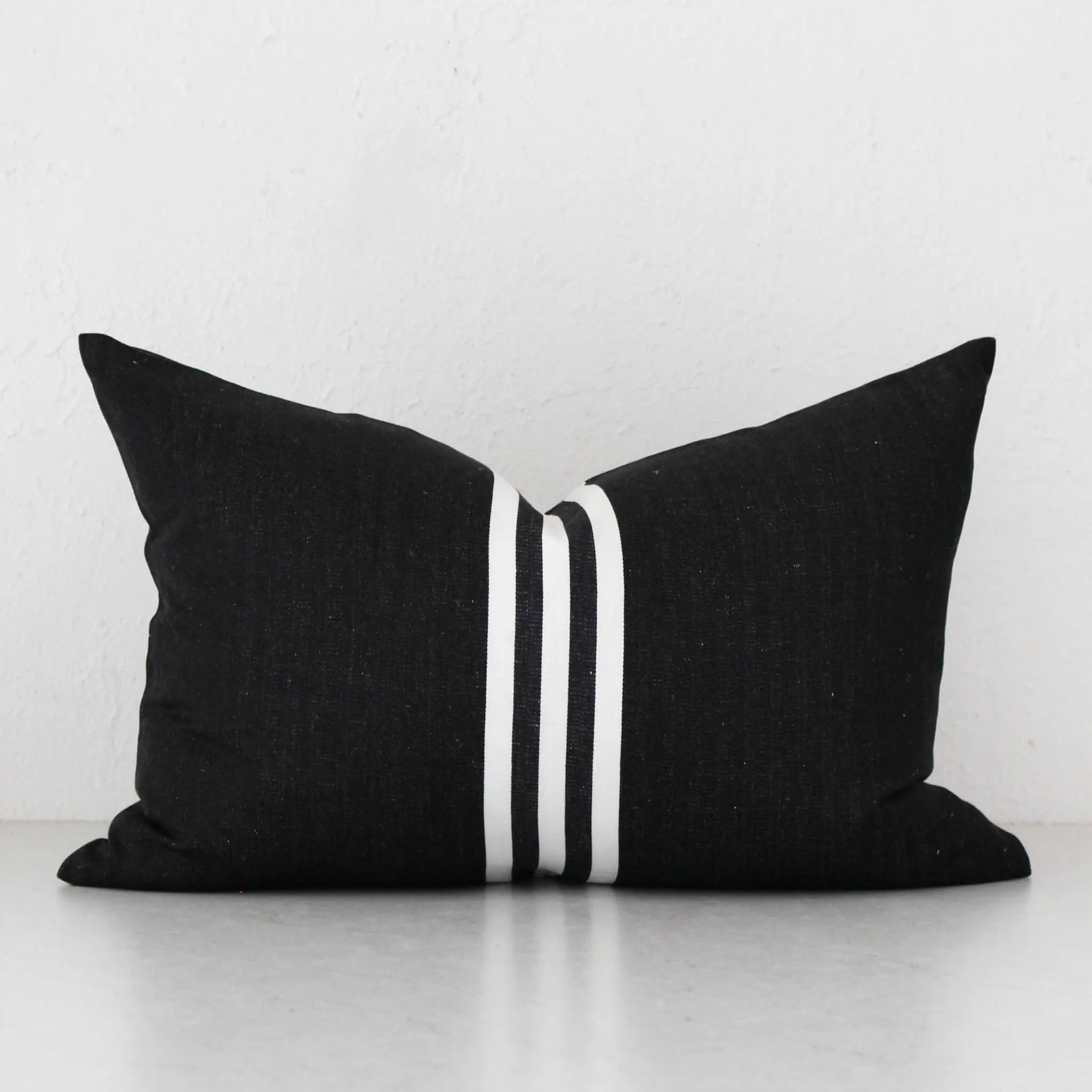 KUTA HERRINGBONE CUSHION  | 40X60CM  |  BLACK BASE   WHITE STRIPE